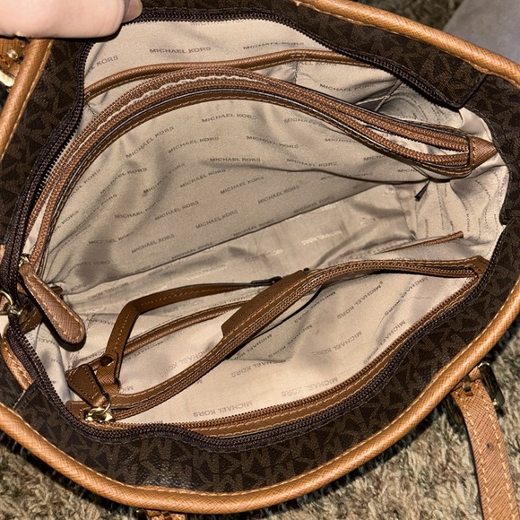 Elegant Brown Tote Bag - Picture 4 of 6